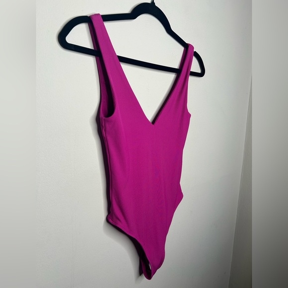 House of Harlow Bodysuit Bodycon Fuchsia Pink One Piece Thong Swimsuit Size XS - Picture 2 of 9